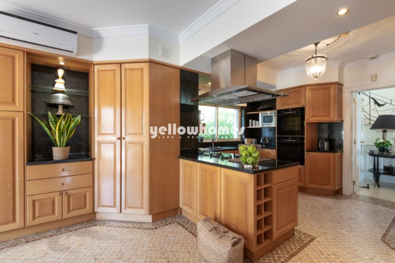 3 bed villa with guest house, pool, 2 garages and sea view near Santa Bárbara de Nexe